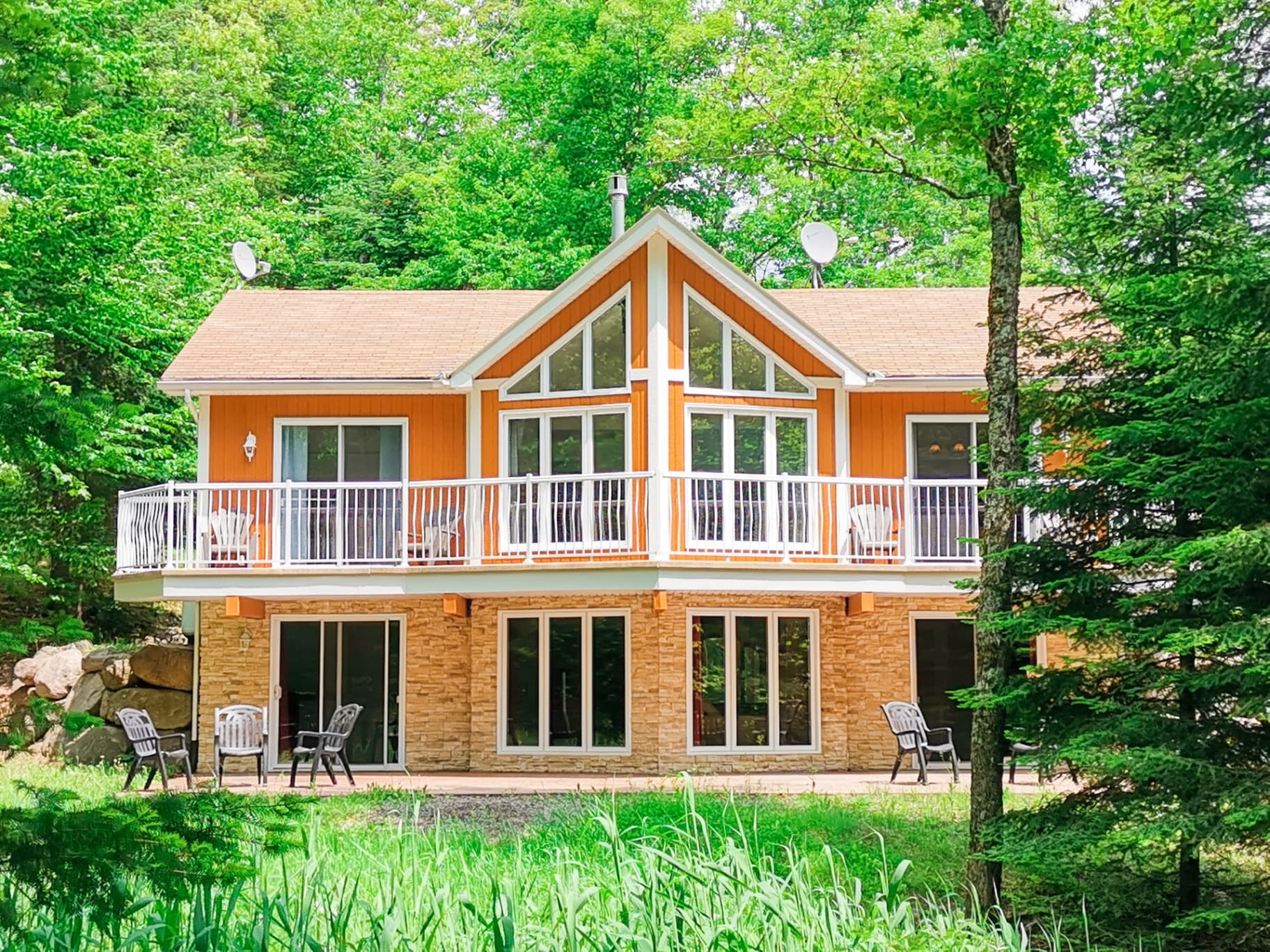 Sunny, Cozy & Peaceful Chalet by Mont-Tremblant